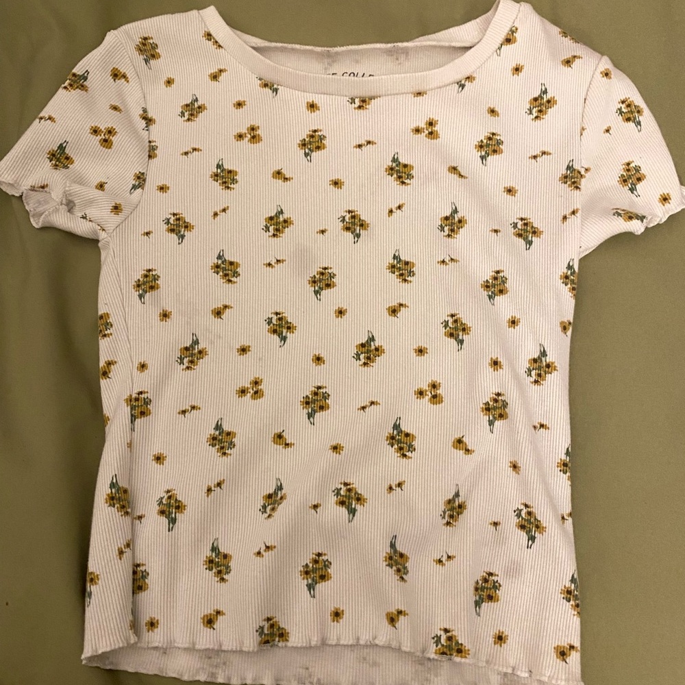 aeropostale size small shrunken tee white with yellow flowers og tee collection